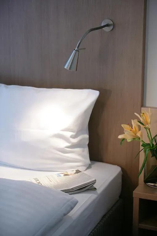 Hotel Senator Muenchen 3*, Munich